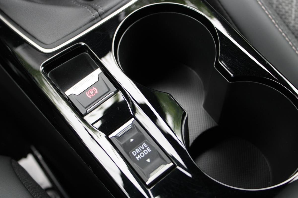 peugeot-2008-2023-gasolina-1199cc