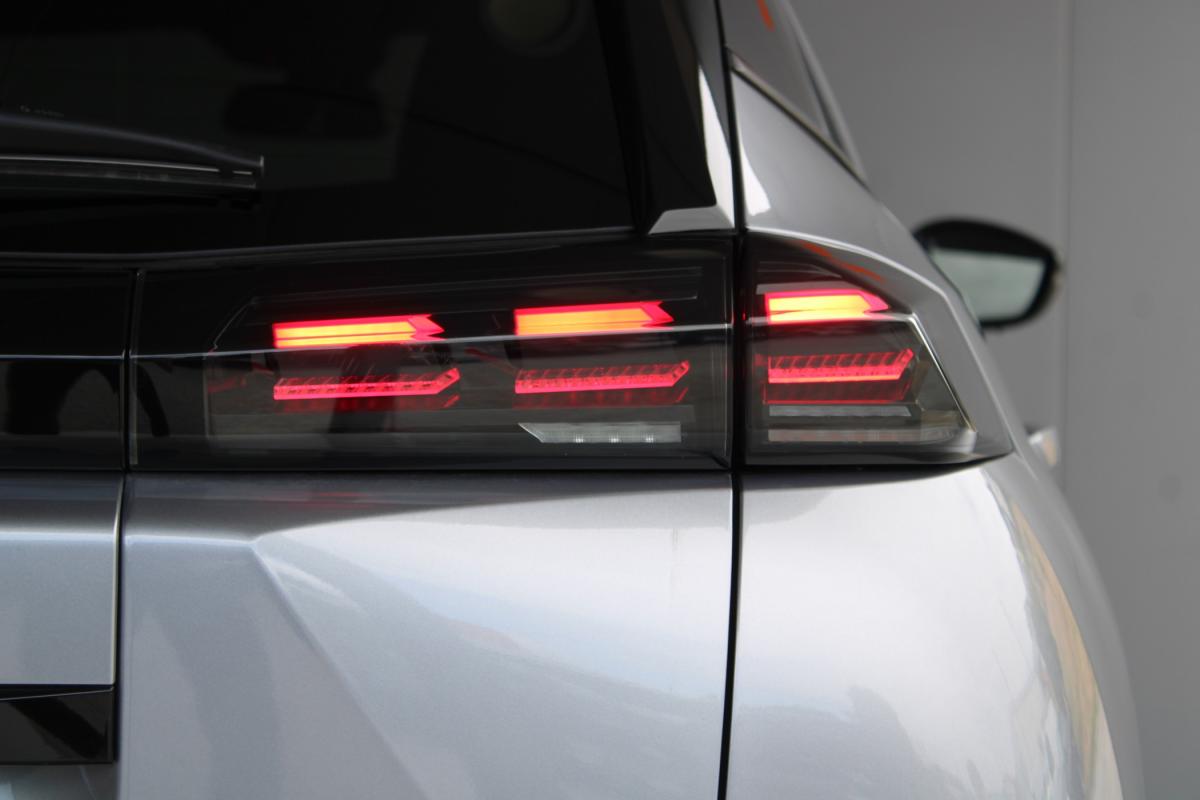 peugeot-2008-2023-gasolina-1199cc