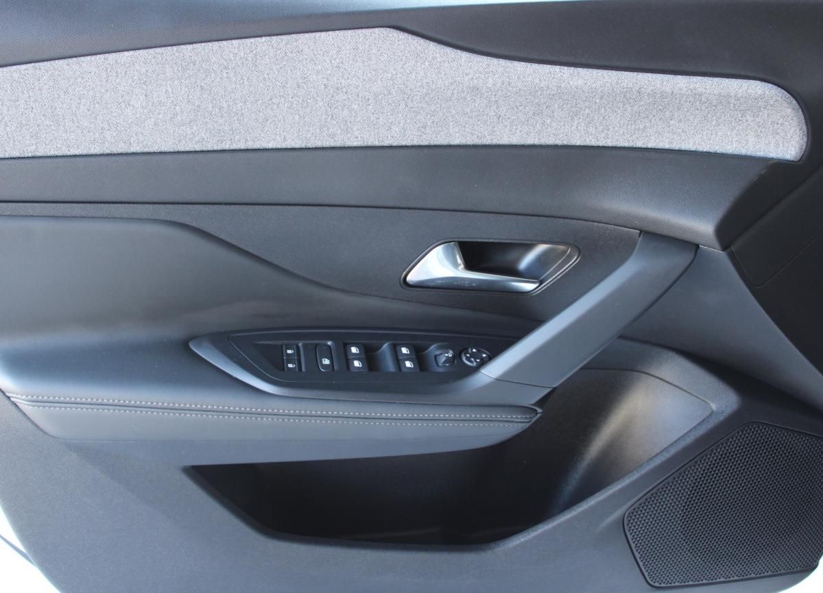 peugeot-308-2023-hibrido-a-gasolina-1598cc