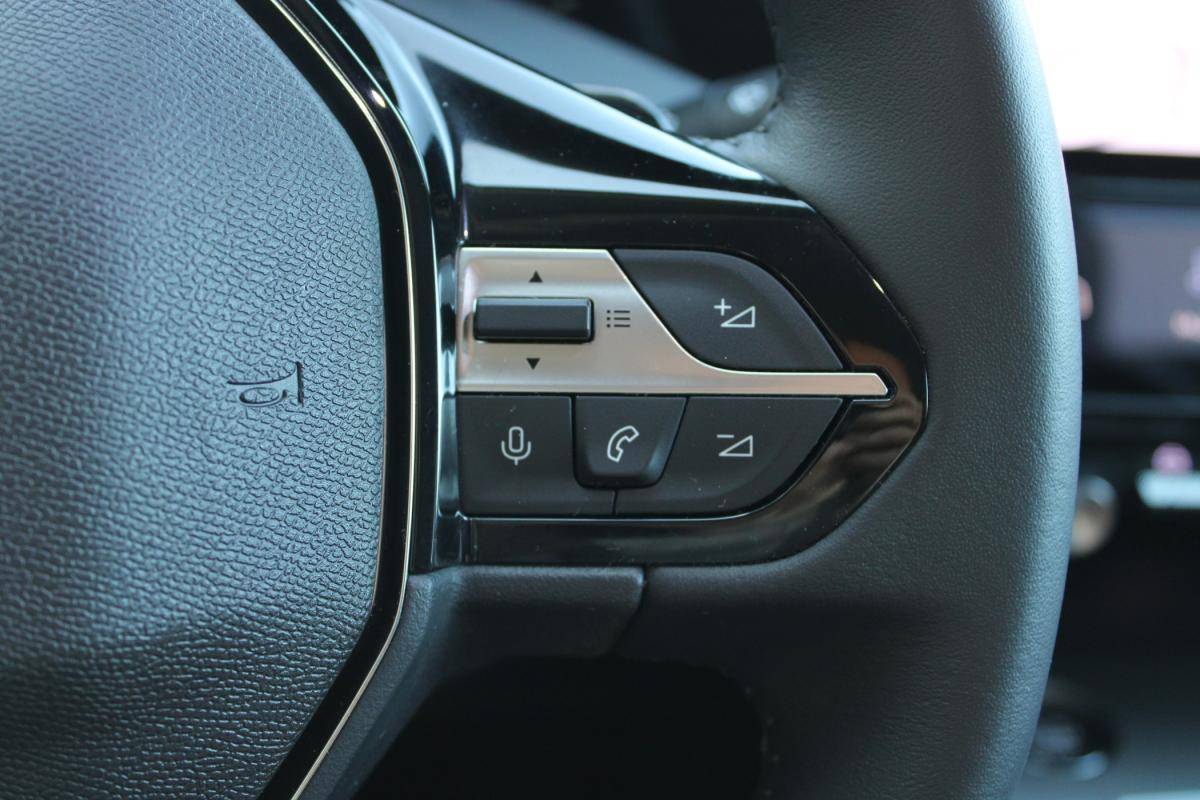 peugeot-308-2023-hibrido-a-gasolina-1598cc