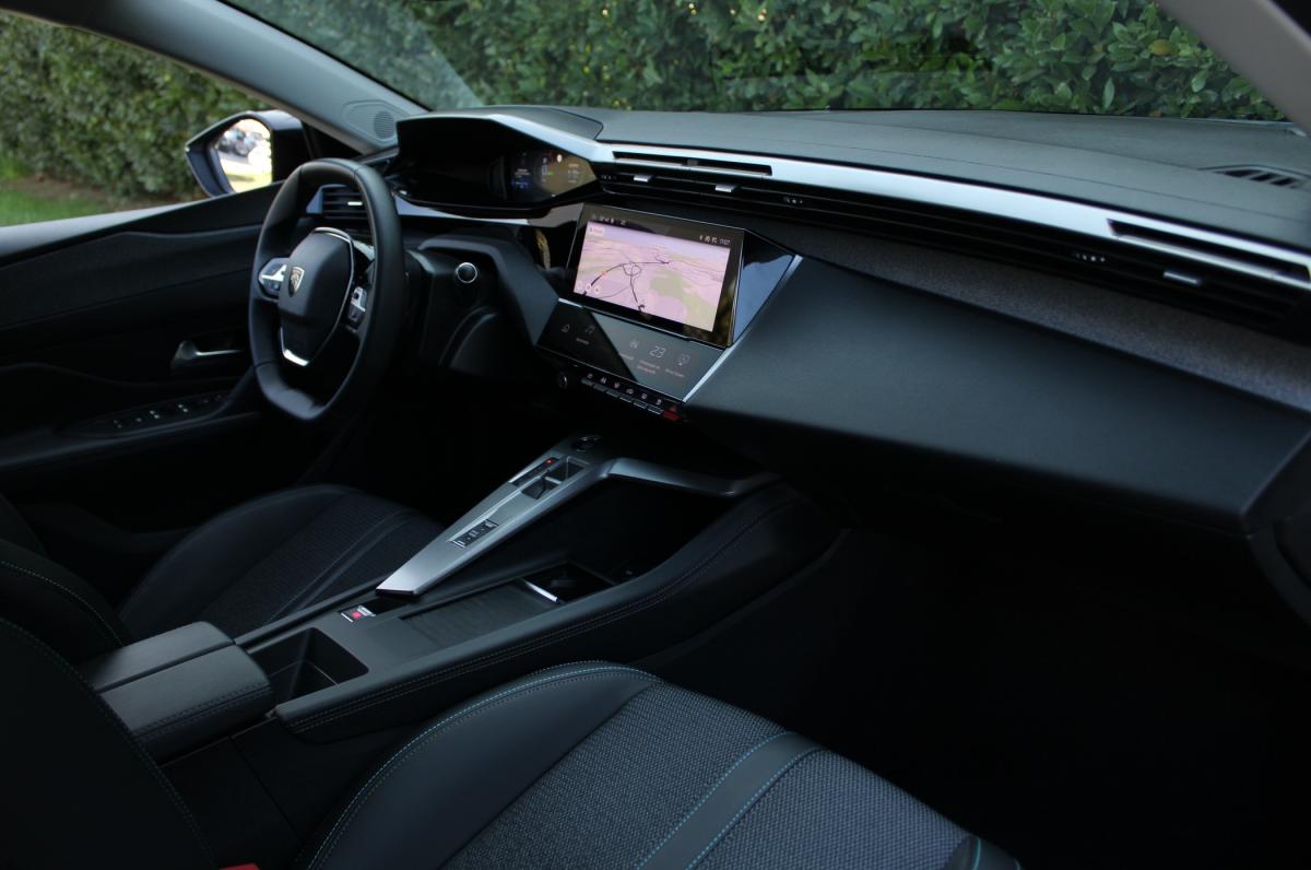 peugeot-308-2023-hibrido-a-gasolina-1598cc