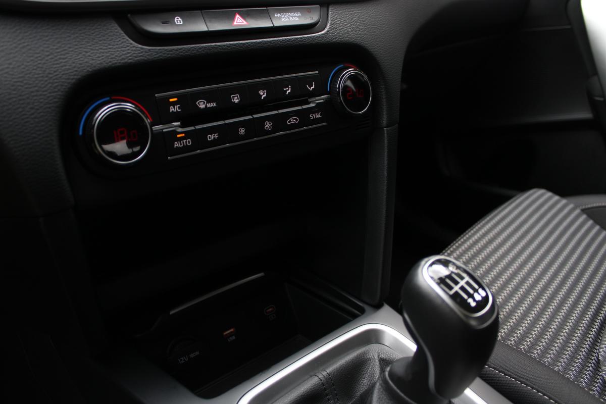 kia-xceed-2024-gasolina-998cc