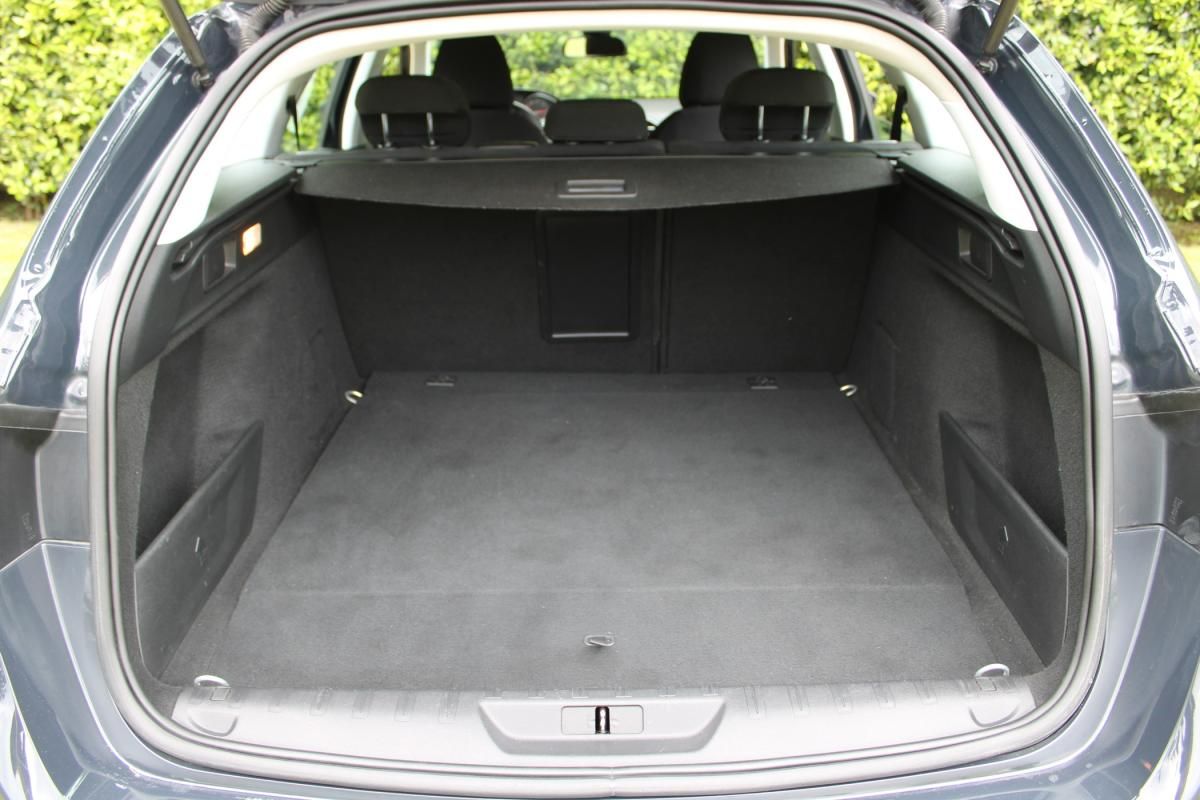 peugeot-308-sw-2017-diesel-1560cc
