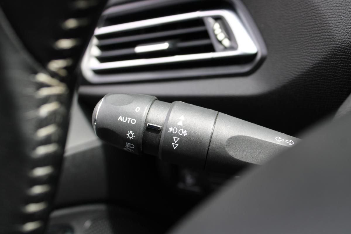 peugeot-308-sw-2017-diesel-1560cc