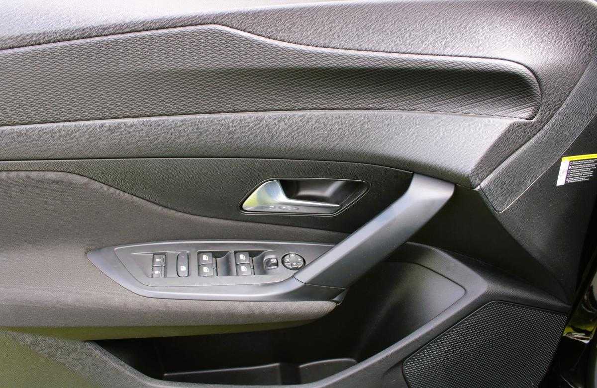 peugeot-308-2022-gasolina-1199cc