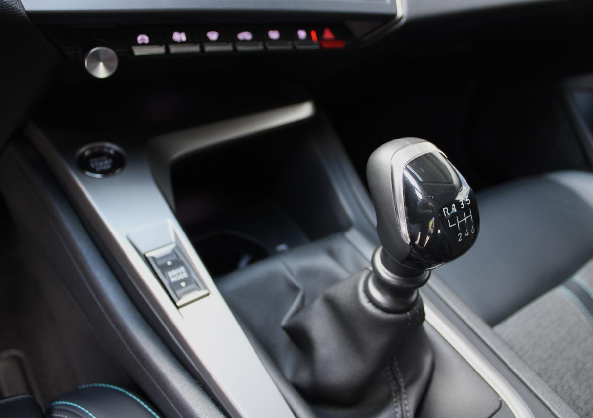peugeot-308-2022-gasolina-1199cc