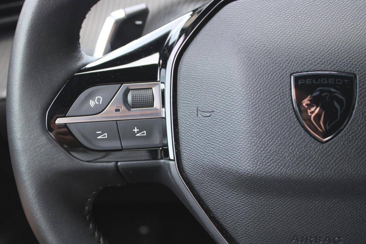 peugeot-2008-2023-gasolina-1199cc