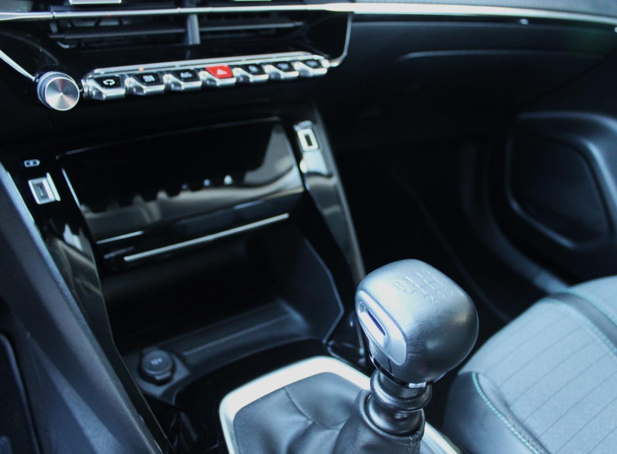 peugeot-2008-2022-gasolina-1199cc