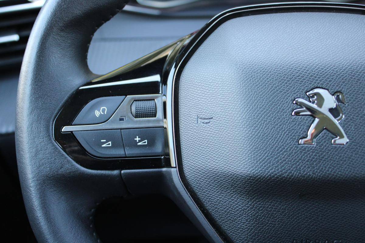 peugeot-208-2023-gasolina-1199cc