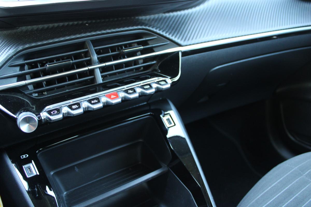 peugeot-208-2023-gasolina-1199cc