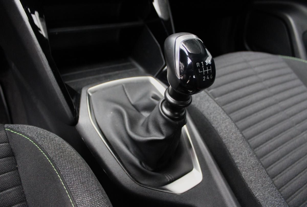 peugeot-2008-2023-gasolina-1199cc