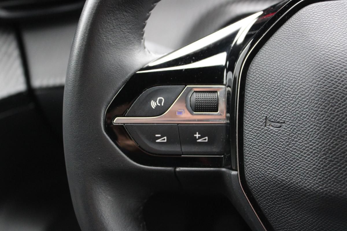 peugeot-2008-2023-gasolina-1199cc