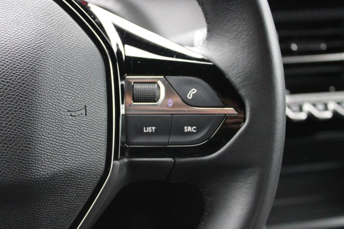 peugeot-2008-2023-gasolina-1199cc