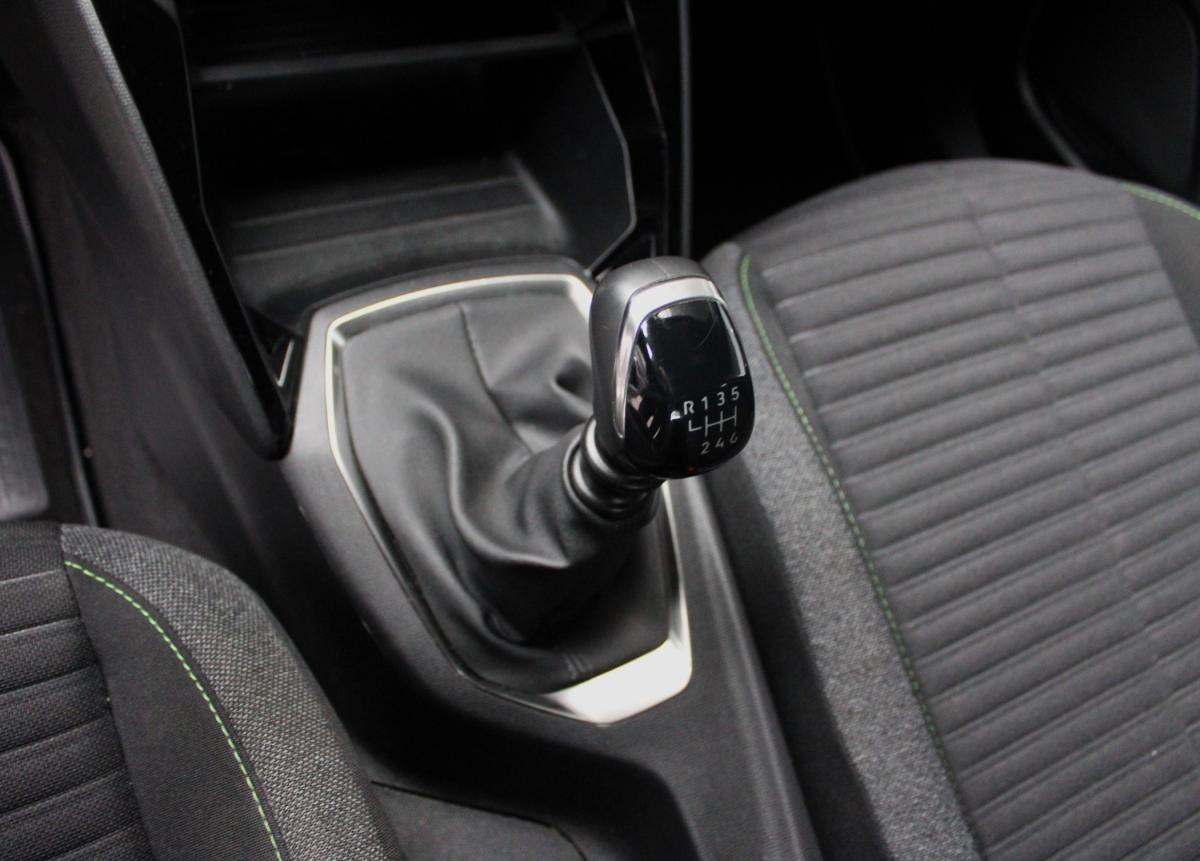 peugeot-2008-2023-gasolina-1199cc
