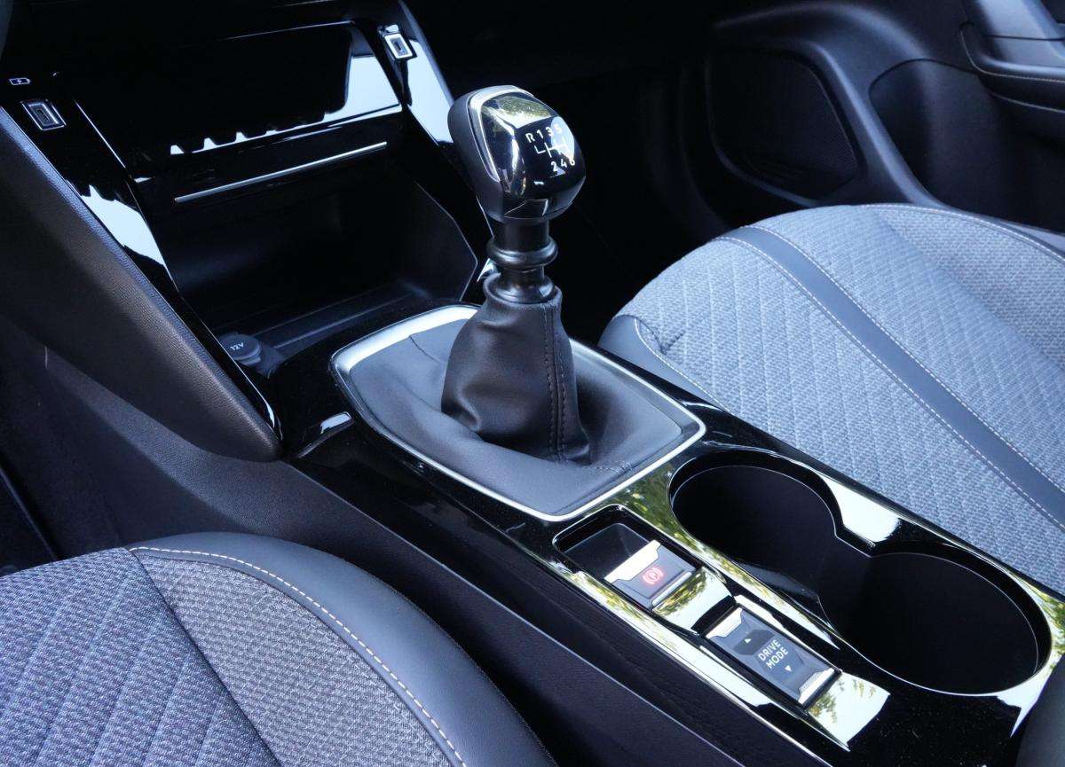 peugeot-2008-2023-gasolina-1199cc