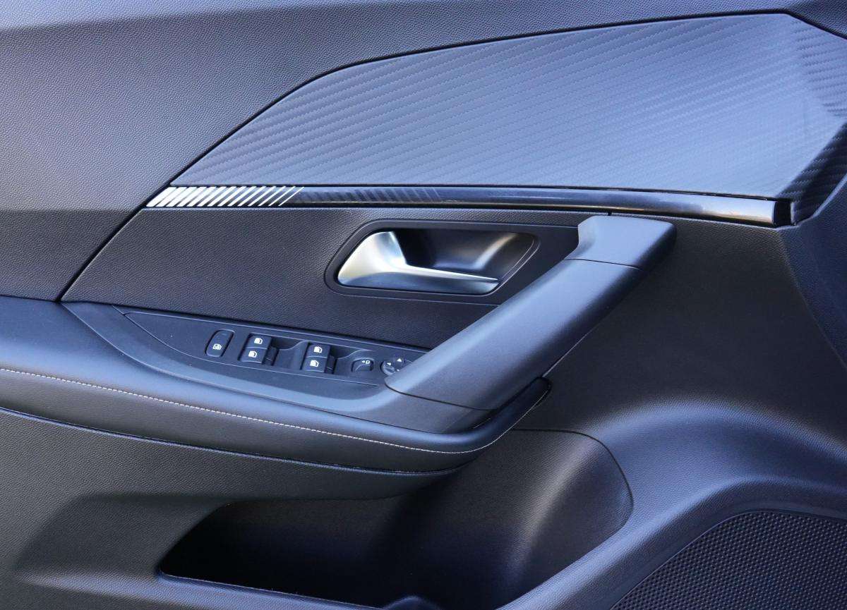 peugeot-2008-2023-gasolina-1199cc