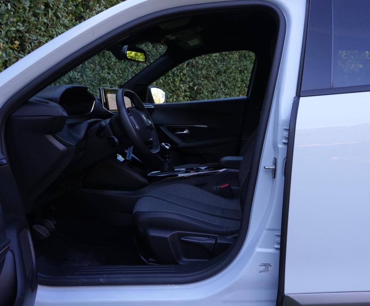 peugeot-2008-2023-gasolina-1199cc