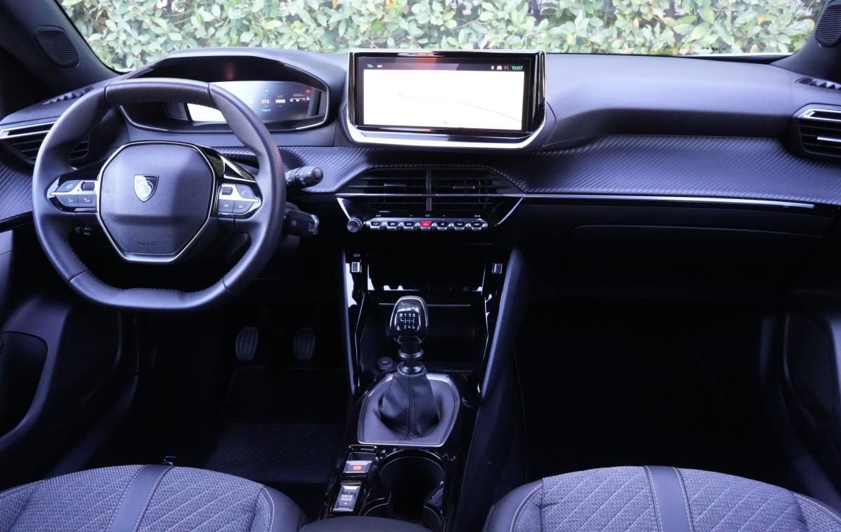 peugeot-2008-2023-gasolina-1199cc