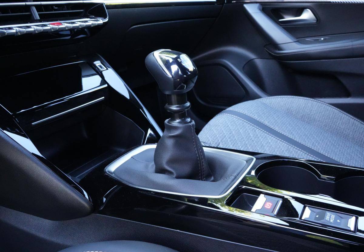 peugeot-2008-2023-gasolina-1199cc