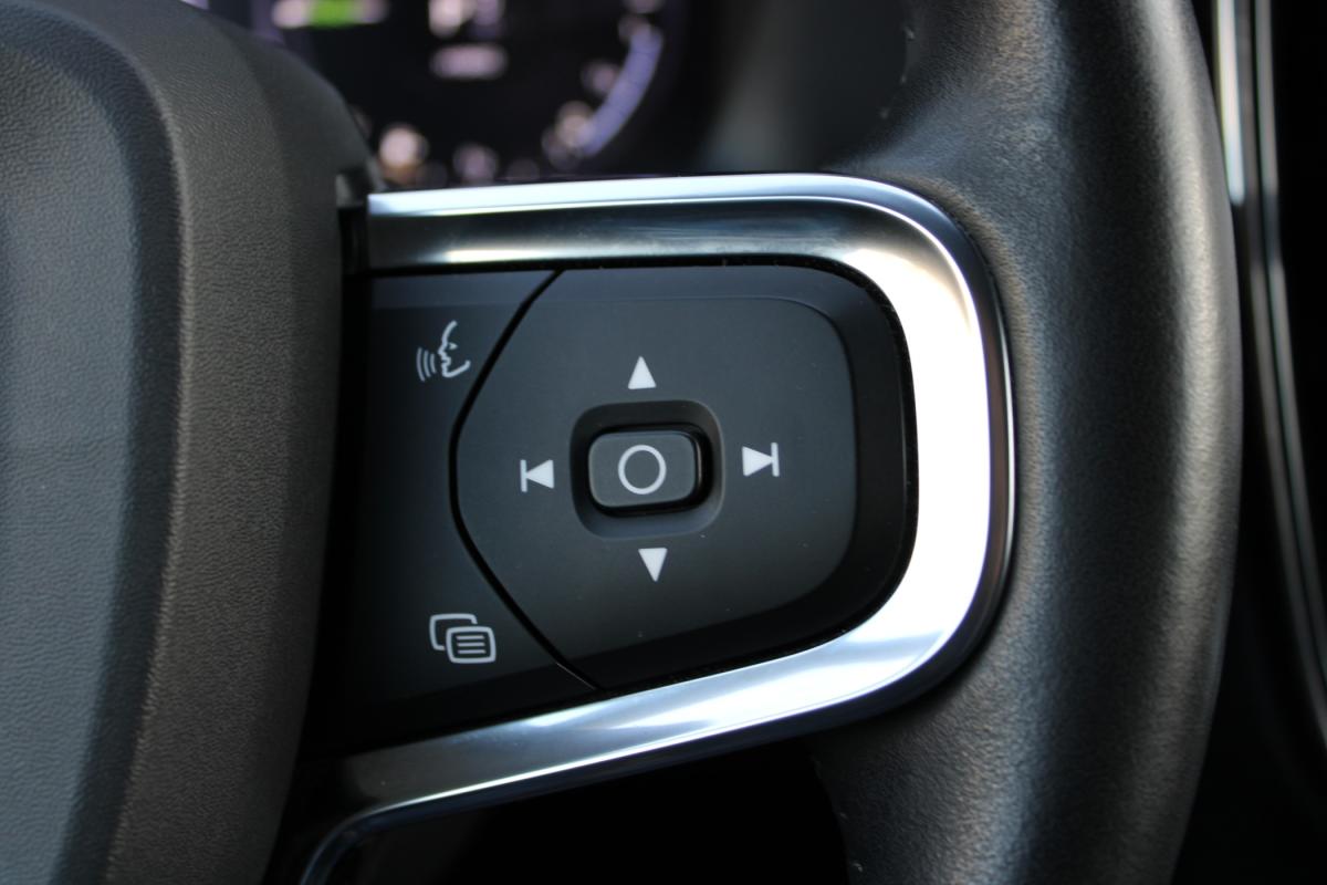 volvo-xc40-2021-hibrido-a-gasolina-1477cc
