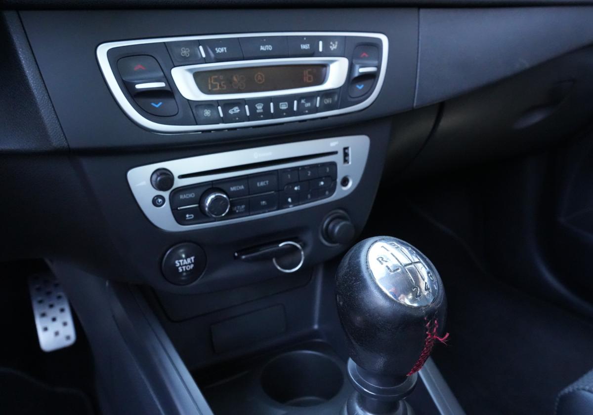 renault-megane-coupe-2012-diesel-1598cc