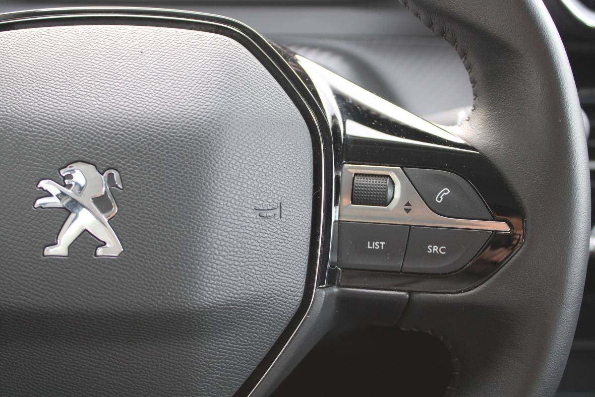 peugeot-2008-2021-gasolina-1199cc