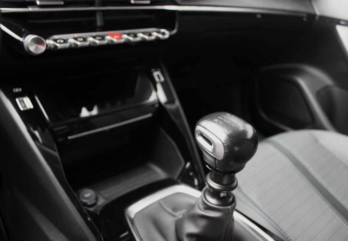 peugeot-2008-2022-gasolina-1199cc