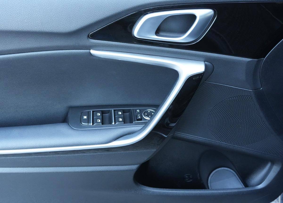 kia-xceed-2023-hibrido-a-gasolina-1580cc