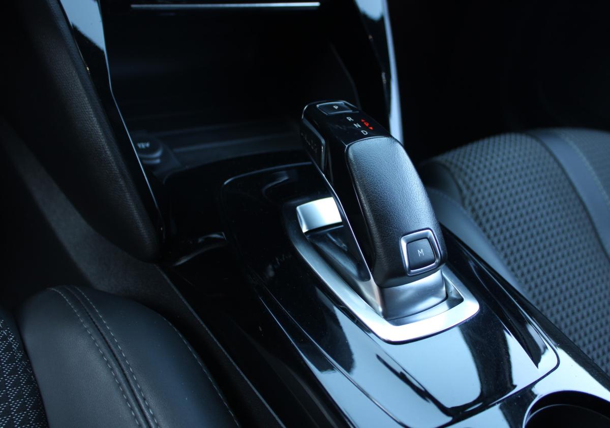 peugeot-208-2020-gasolina-1199cc
