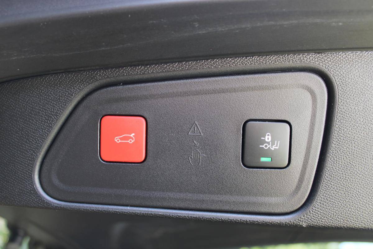 peugeot-3008-2022-hibrido-a-gasolina-1598cc
