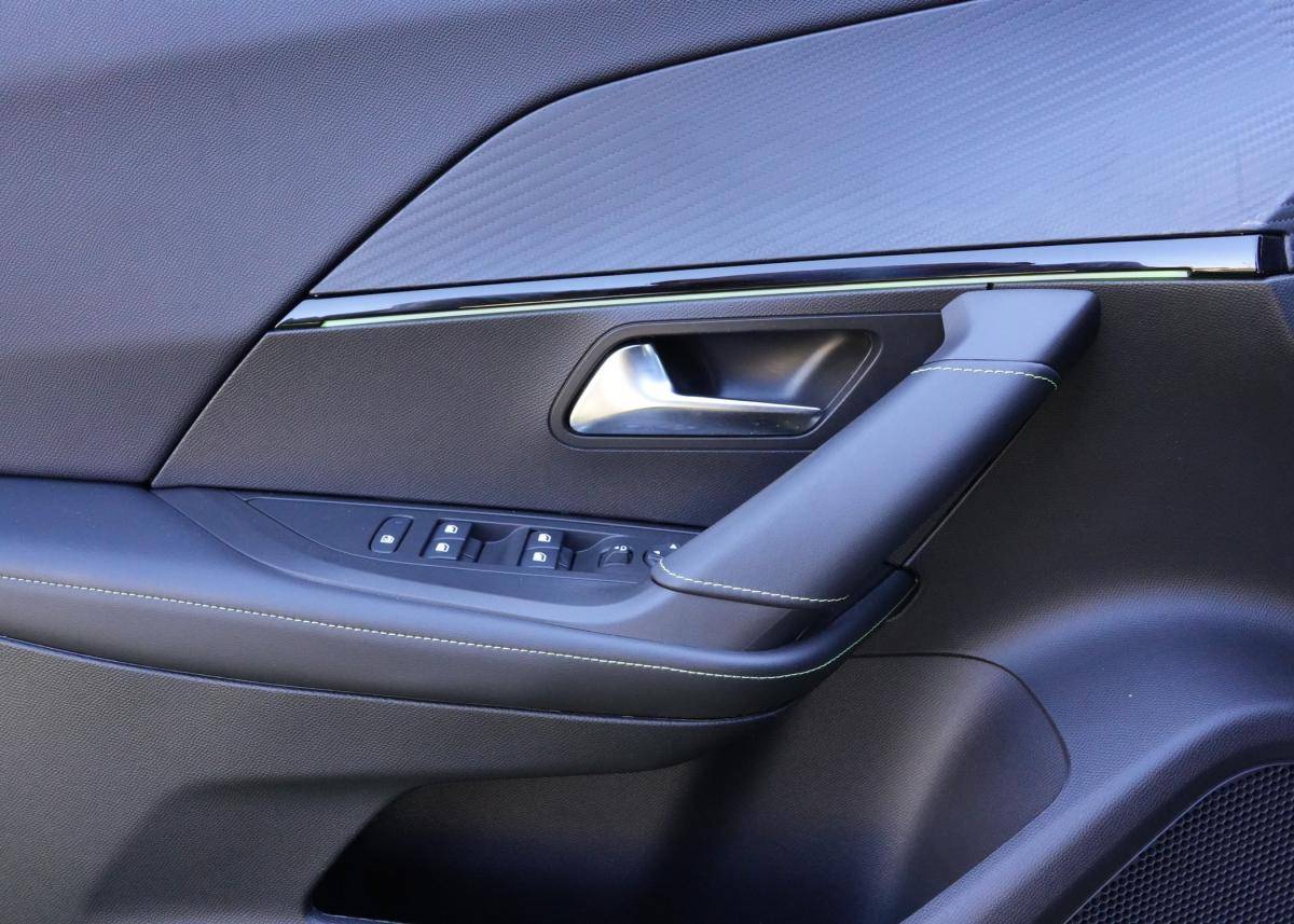 peugeot-2008-2022-gasolina-1199cc