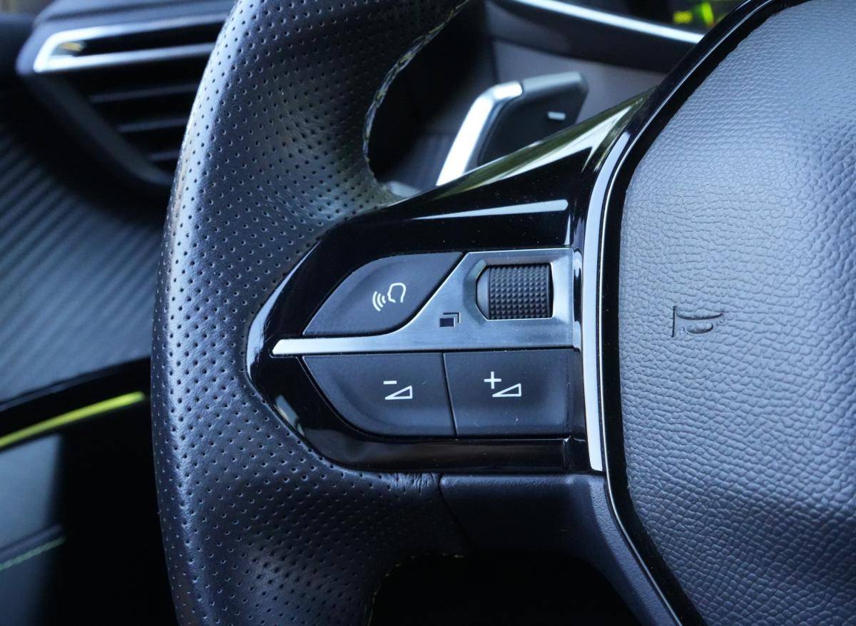 peugeot-2008-2022-gasolina-1199cc