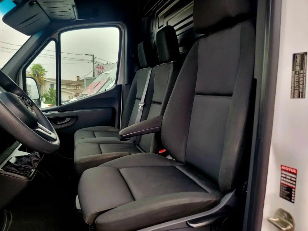 mercedes-benz-sprinter-2021-diesel-1950cc