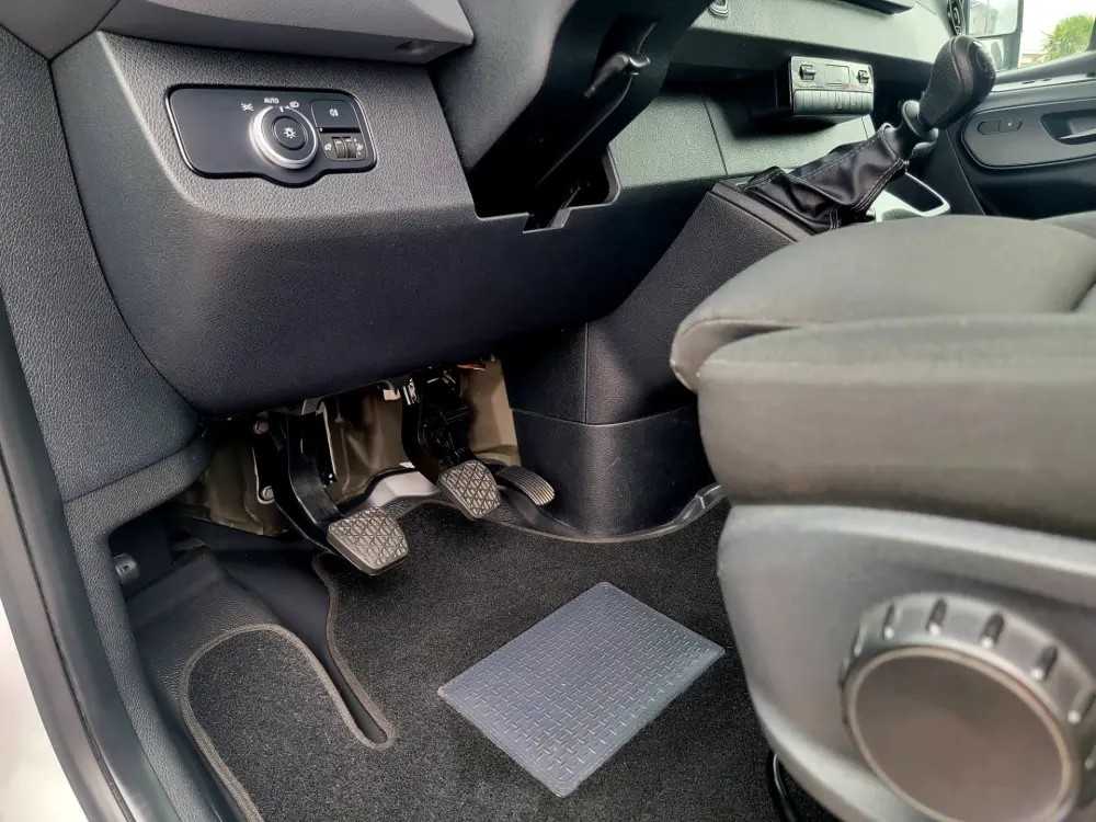 mercedes-benz-sprinter-2021-diesel-1950cc