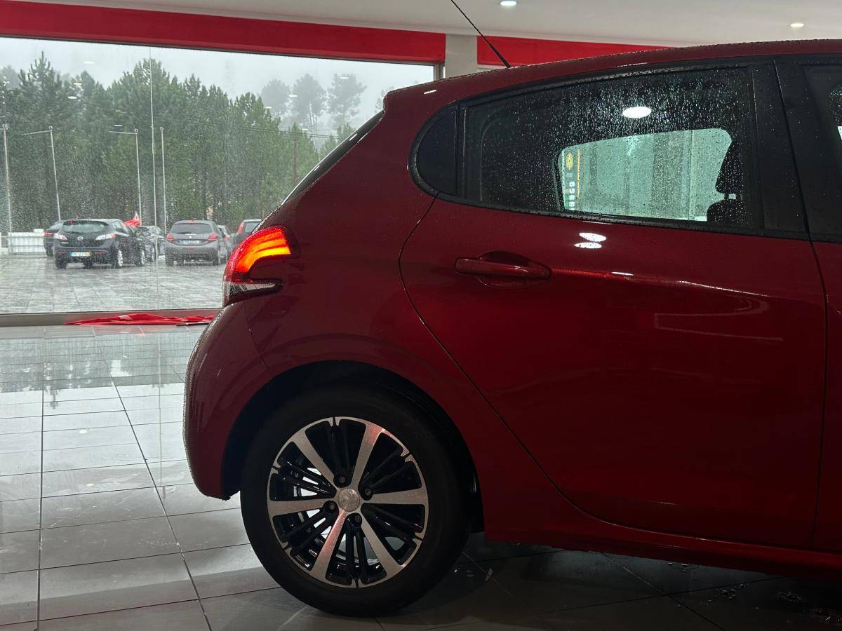 peugeot-208-2017-gasolina-1199cc