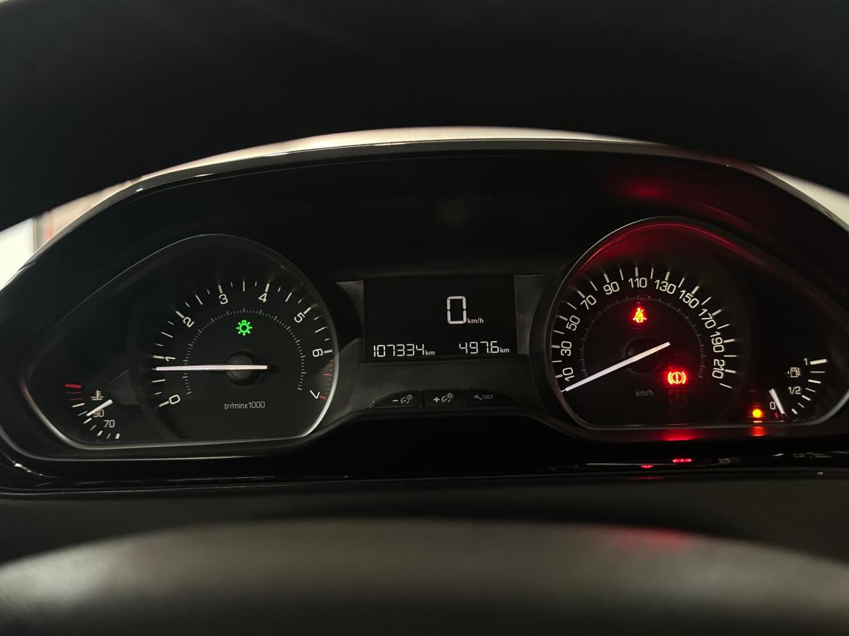 peugeot-208-2017-gasolina-1199cc