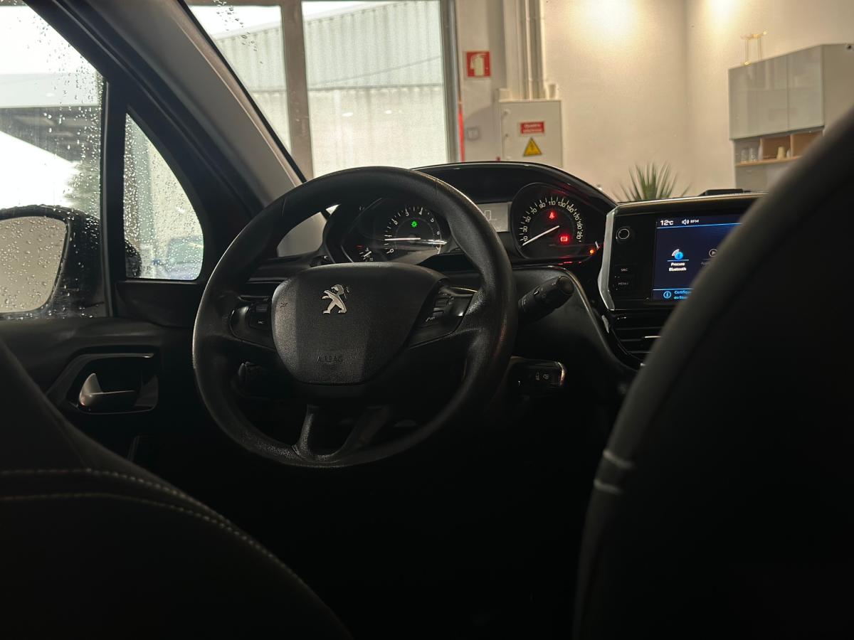 peugeot-208-2017-gasolina-1199cc