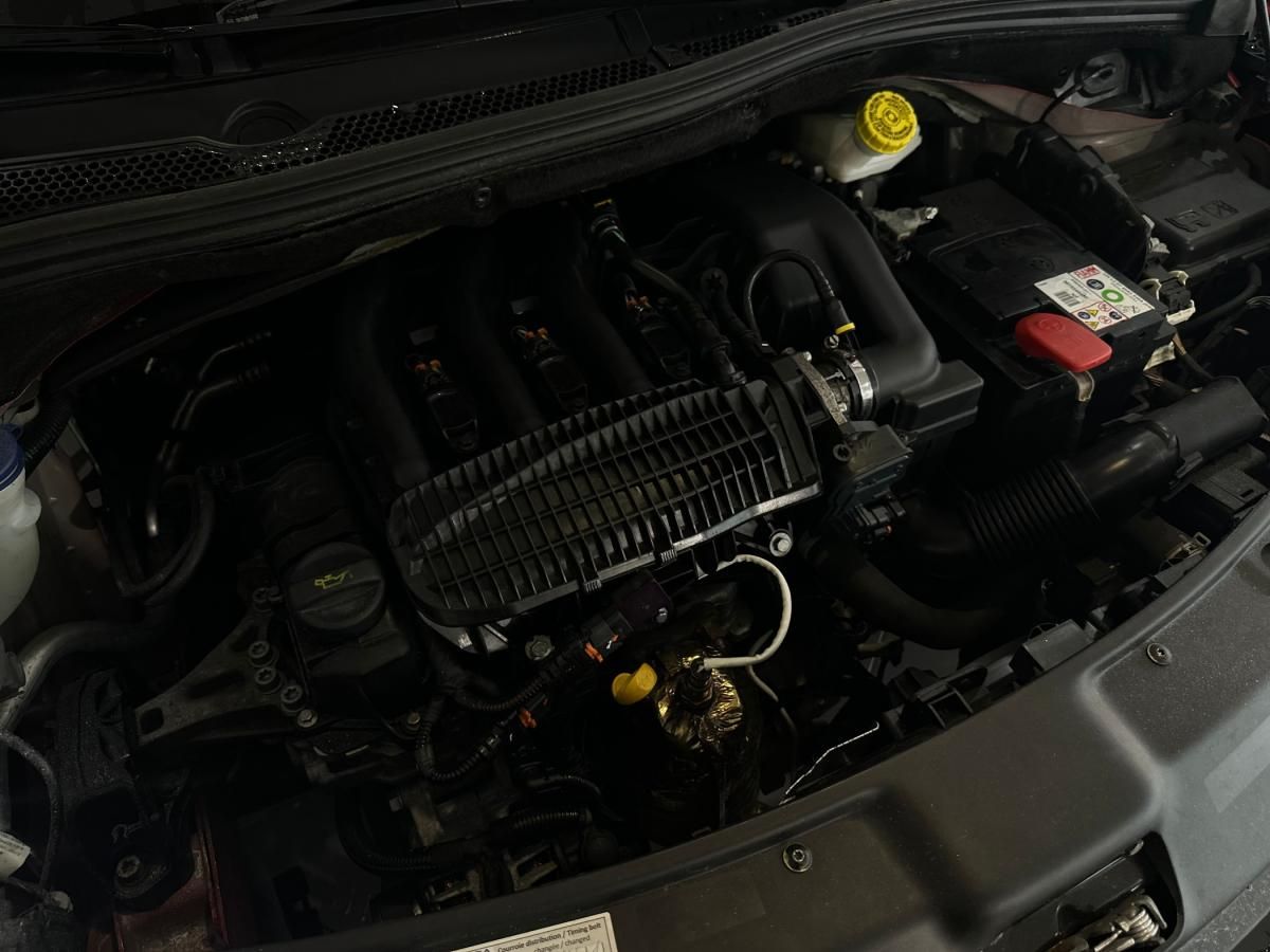 peugeot-208-2017-gasolina-1199cc