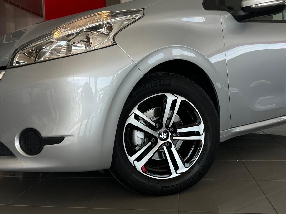 peugeot-208-2015-gasolina-1199cc