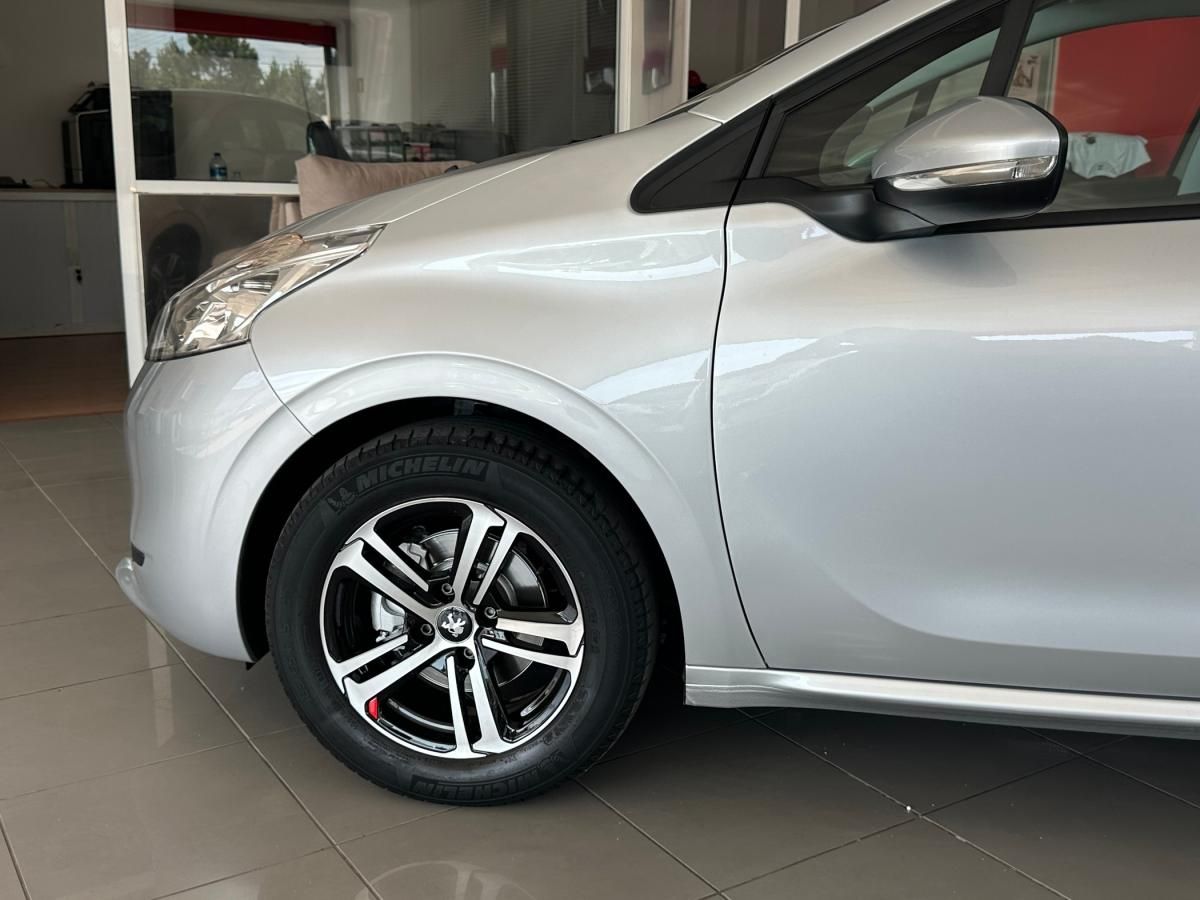 peugeot-208-2015-gasolina-1199cc
