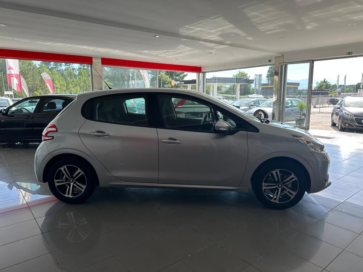 peugeot-208-2015-gasolina-1199cc