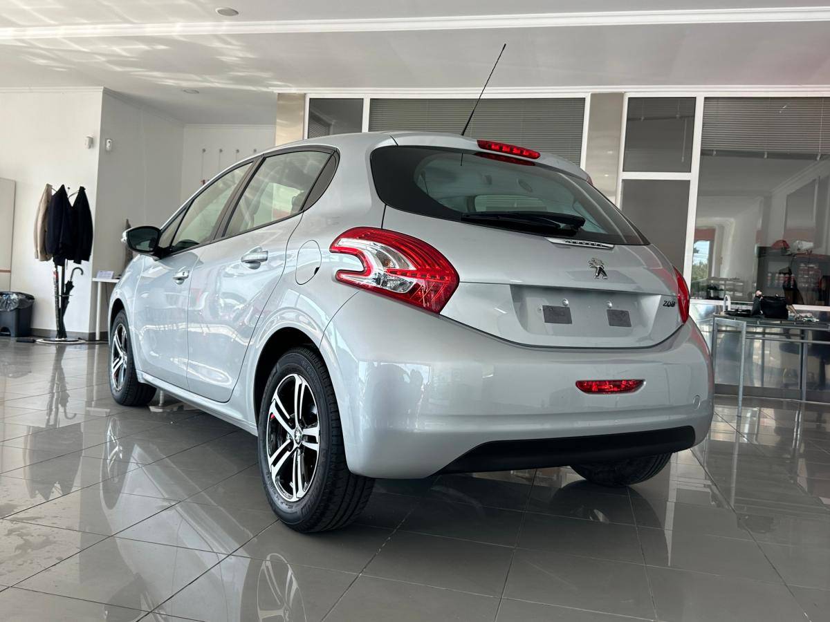 peugeot-208-2015-gasolina-1199cc