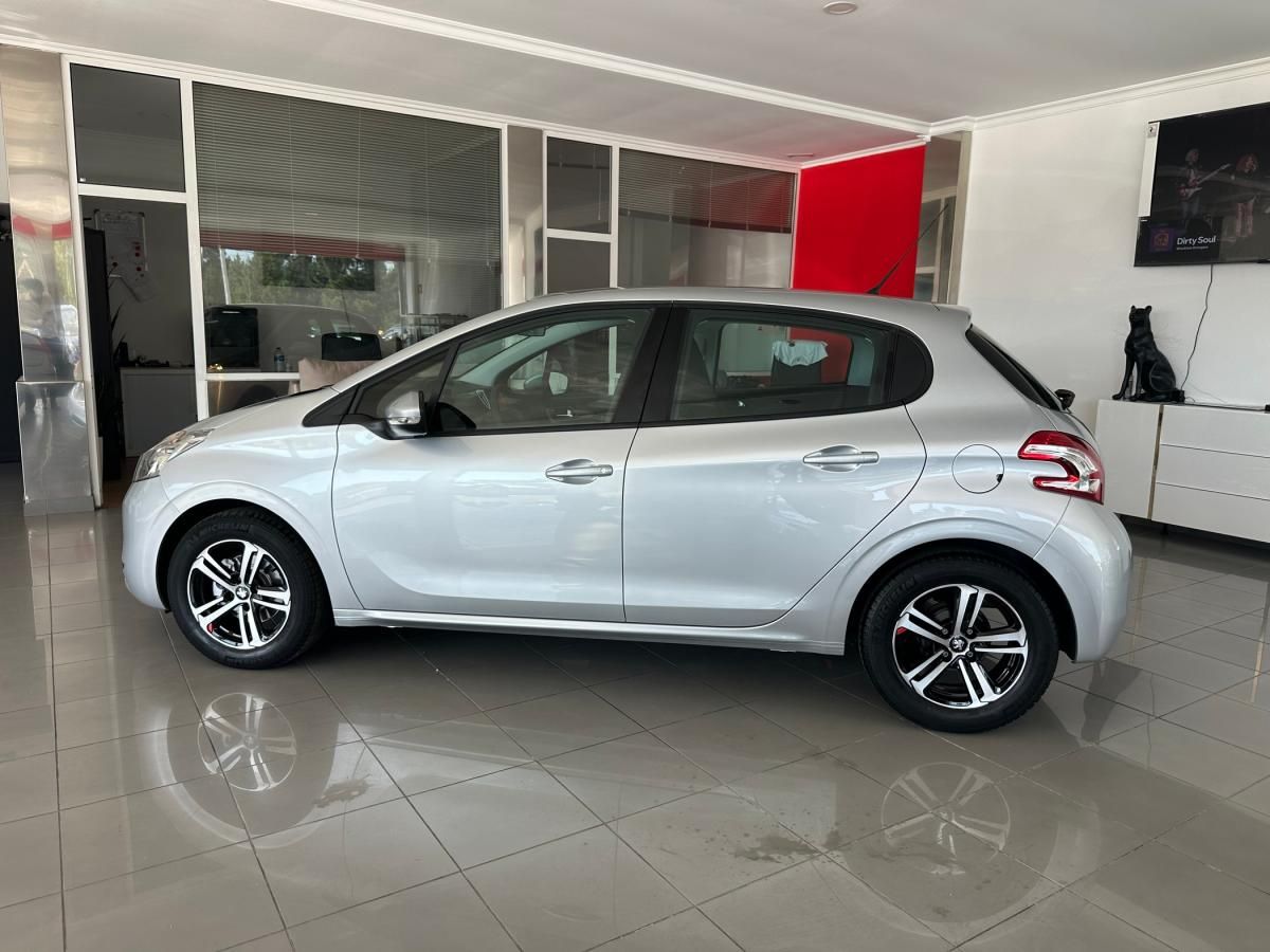 peugeot-208-2015-gasolina-1199cc