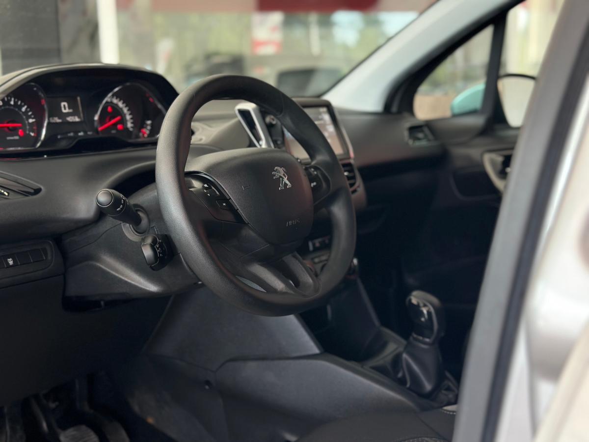 peugeot-208-2015-gasolina-1199cc