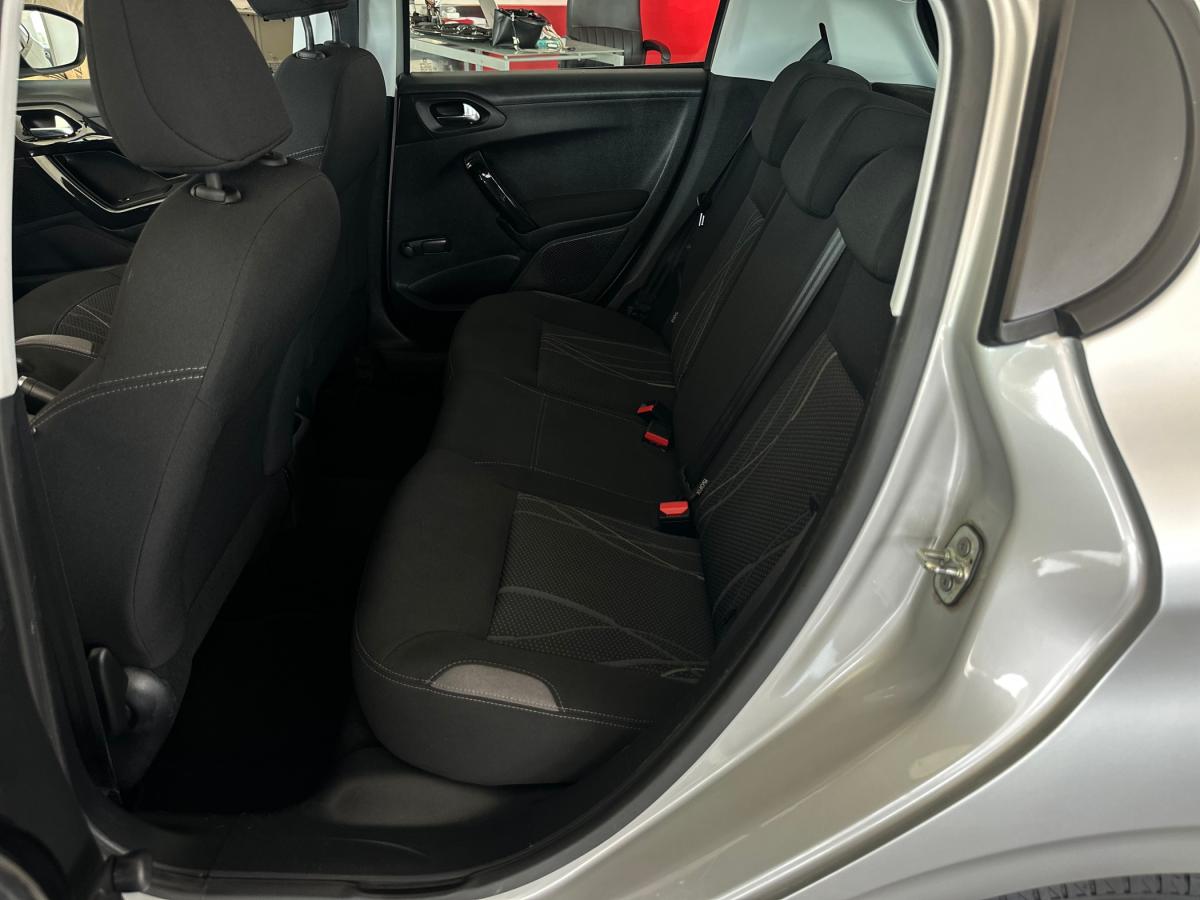 peugeot-208-2015-gasolina-1199cc