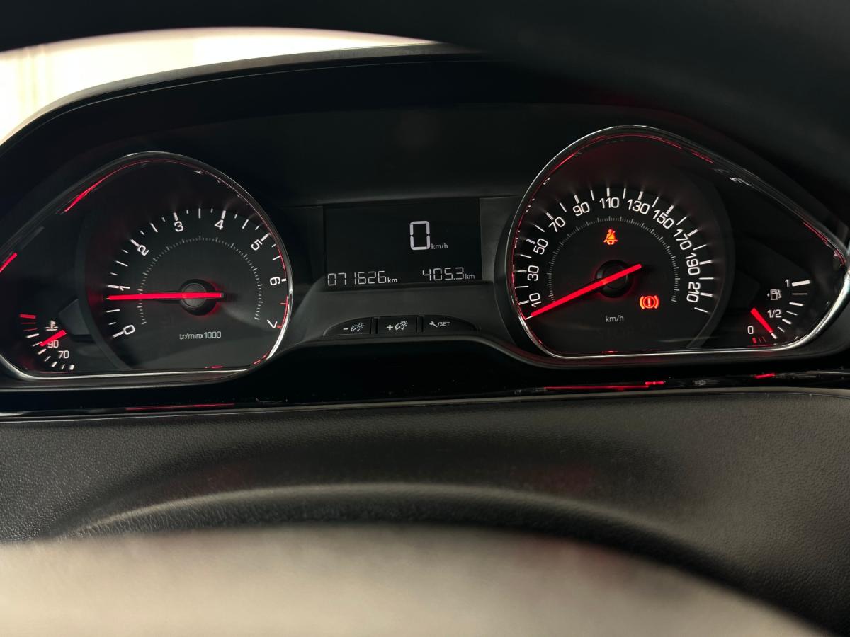 peugeot-208-2015-gasolina-1199cc