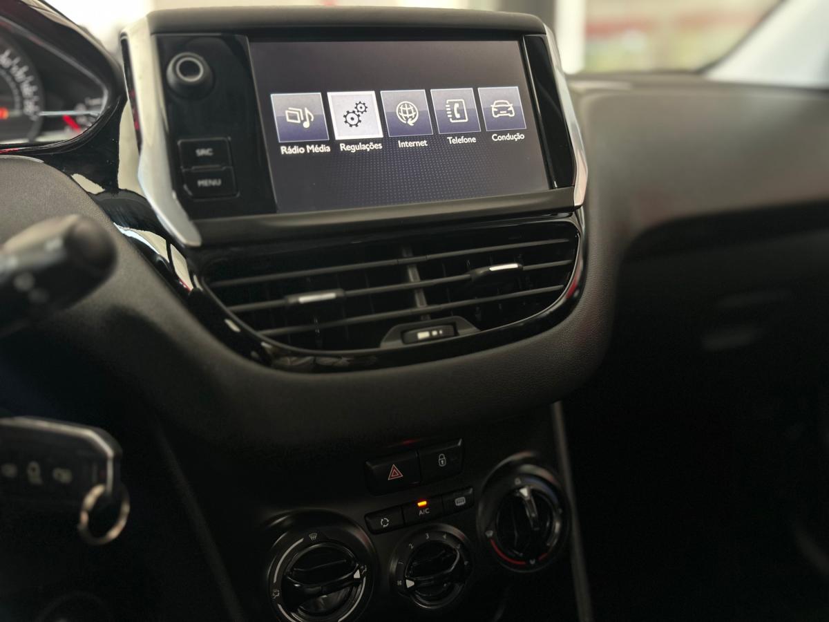 peugeot-208-2015-gasolina-1199cc