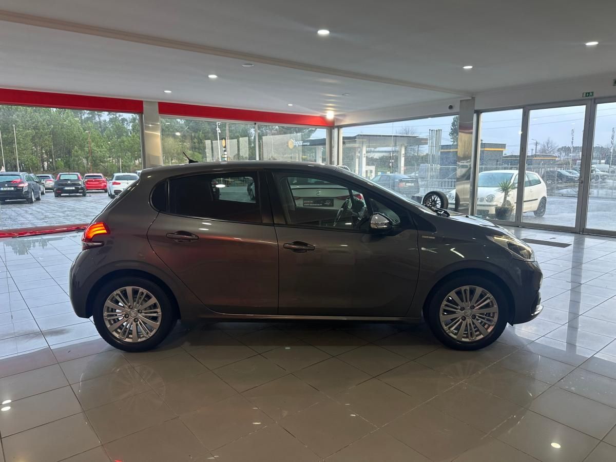 peugeot-208-2017-gasolina-1199cc
