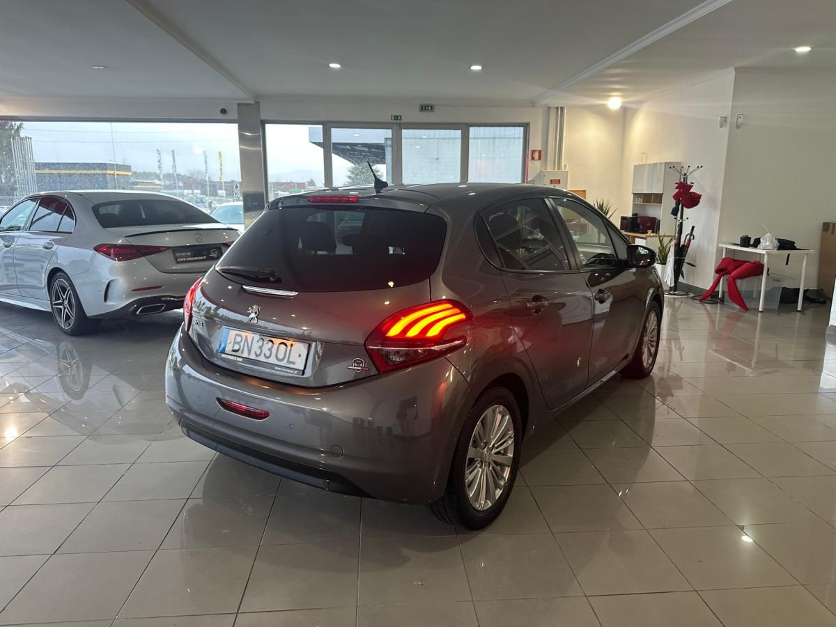 peugeot-208-2017-gasolina-1199cc