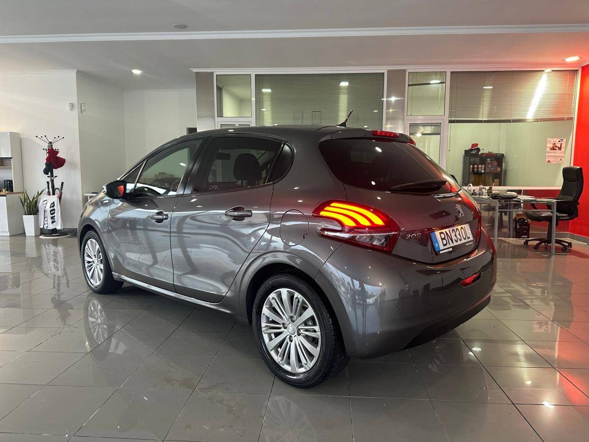peugeot-208-2017-gasolina-1199cc